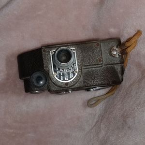 VTG Revere 8 Model 88 Movie Camera